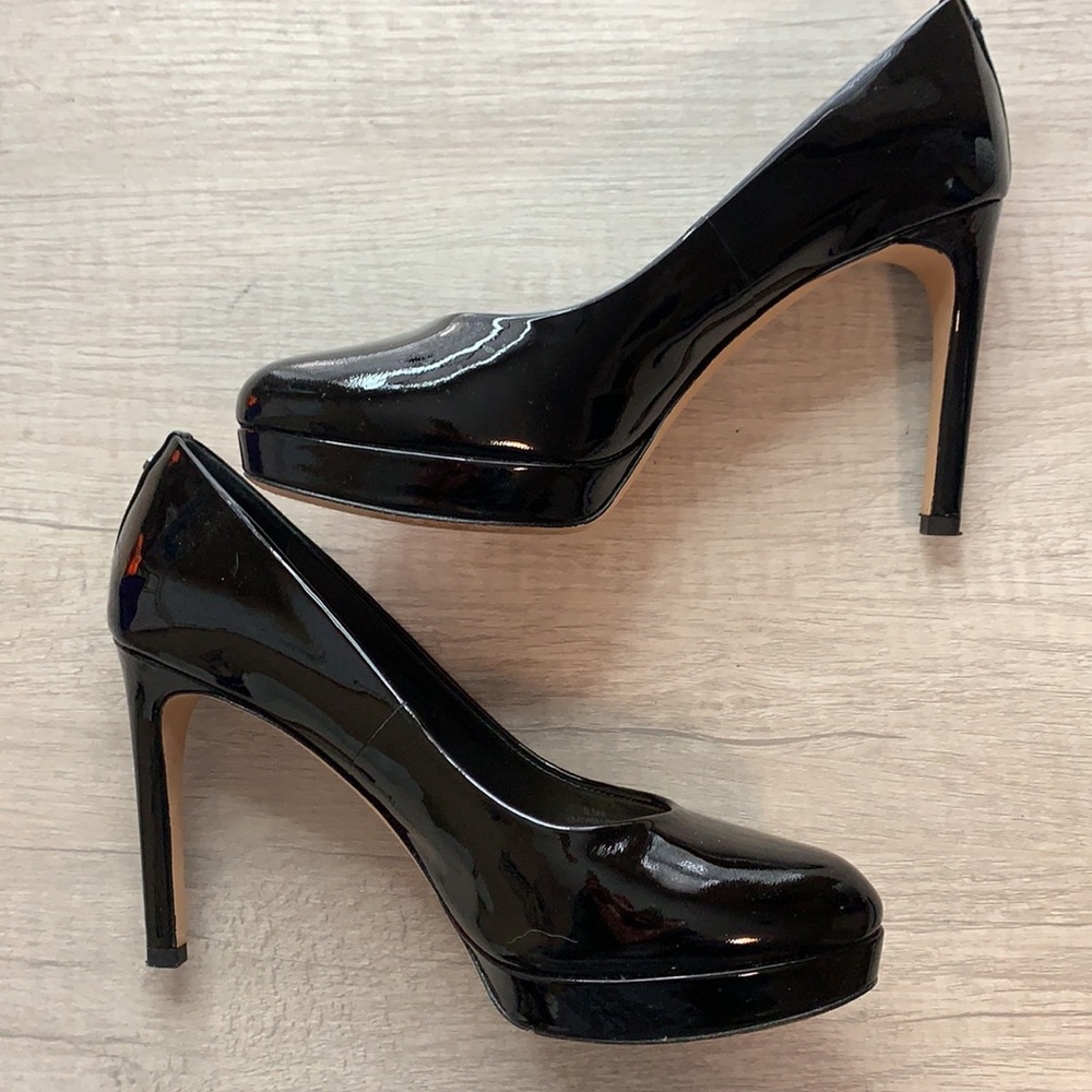 Excellent Condition Antonio Melani Black Patent Leather heels  Size 6 1/2